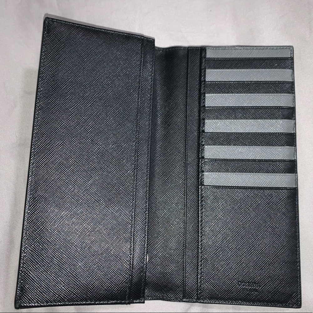 Prada Wallet - Picture 4 of 8